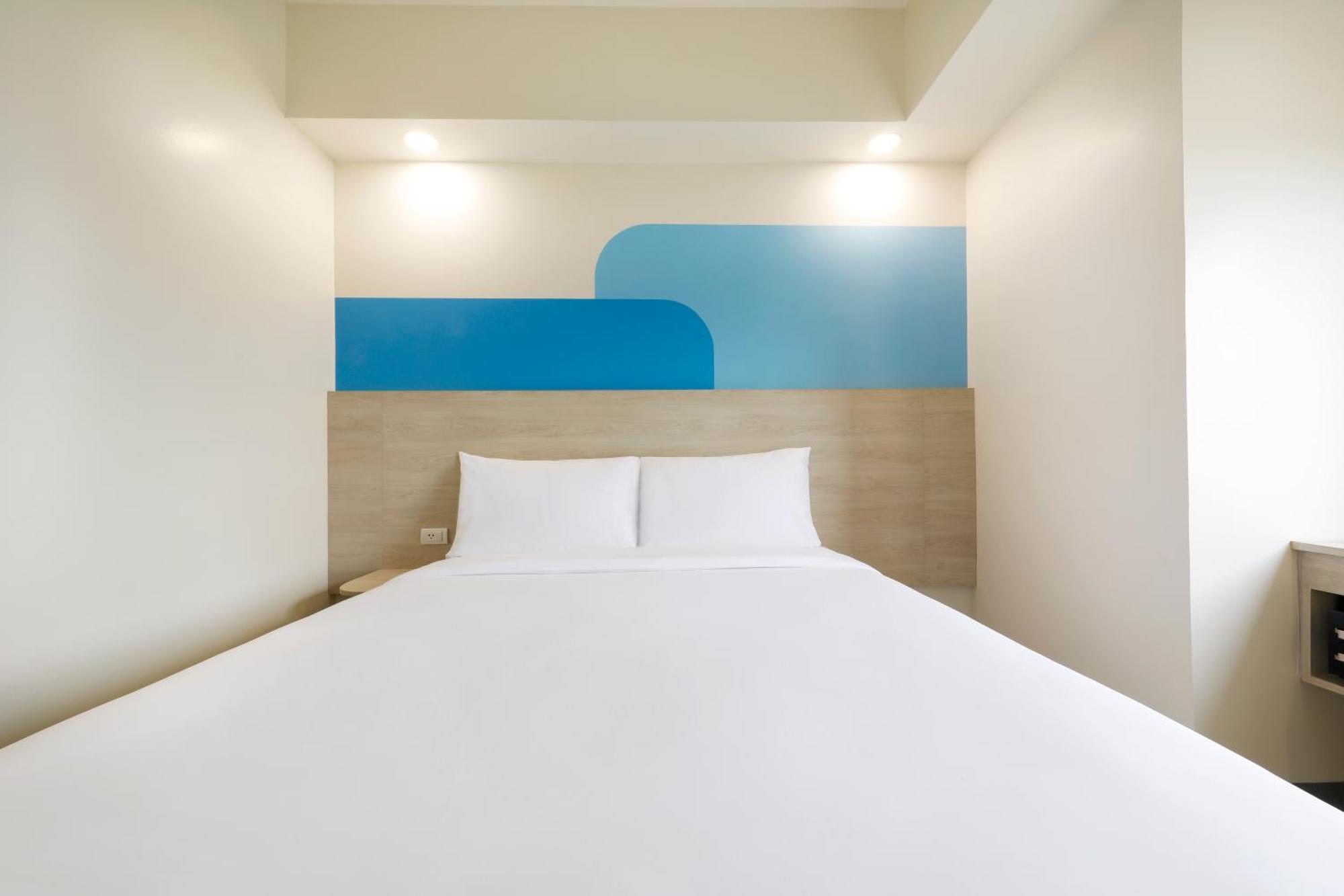 Hop Inn Hotel Iloilo Buitenkant foto